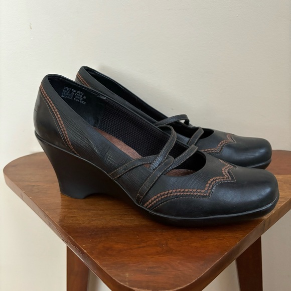 Clark’s wedge heeled leather shoes - Picture 2 of 8